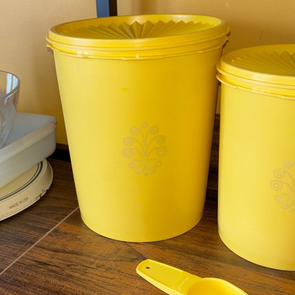 Tupperware vintage Yellow Storage Container Set - Picture 2 of 7